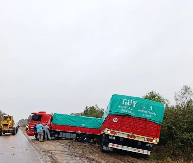 Despiste de un camión en la Ruta Provincial 4: conductor ileso