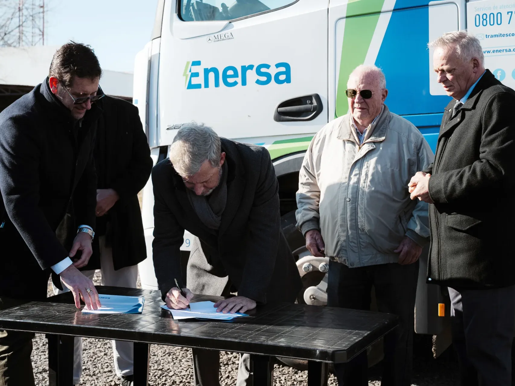 Con una inversión de 25.000 millones de pesos, Frigerio firmó en Viale el acta inicio para la repotenciación eléctrica de la región