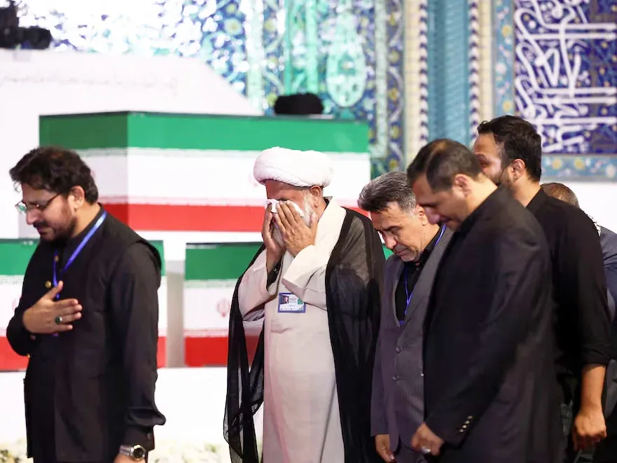 Irán comenzó los mayores funerales de su historia: el régimen busca recomponerse apelando a la imagen de Alí Khamenei
