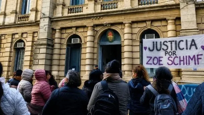 Piden justicia por Zoe Schimf: familiares y vecinos marcharon frente a Tribunales de Concordia