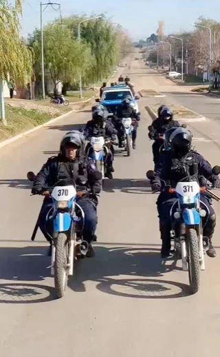 Detuvieron a dos personas con pedido de captura e incautaron drogas