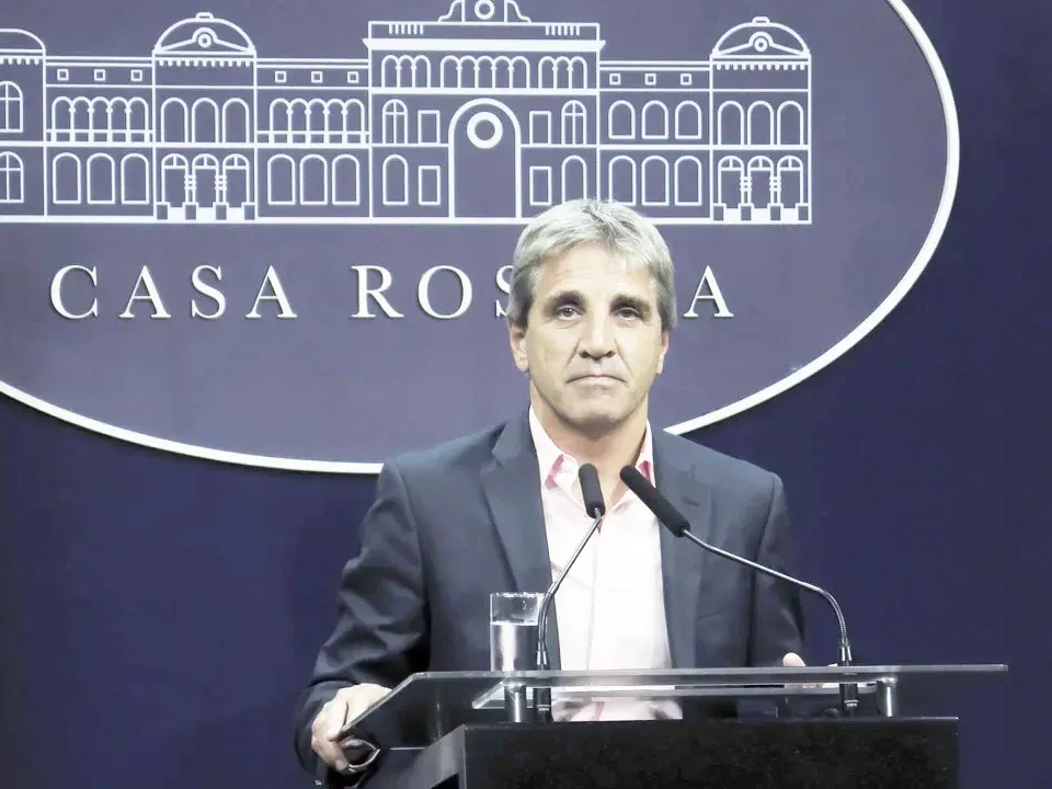 El Gobierno modificó el presupuesto con más fondos para el pago de salarios, deuda e inteligencia