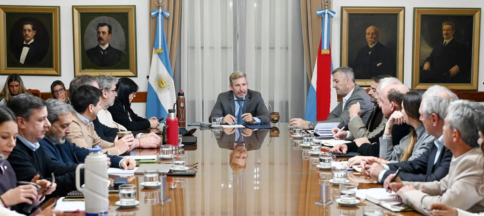 Frigerio encabezó una nueva reunión de gabinete con eje en obras viales y gestión