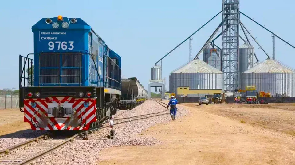 Tras largos años de abandono, analizan reactivar un tren clave para Vaca Muerta y la producción