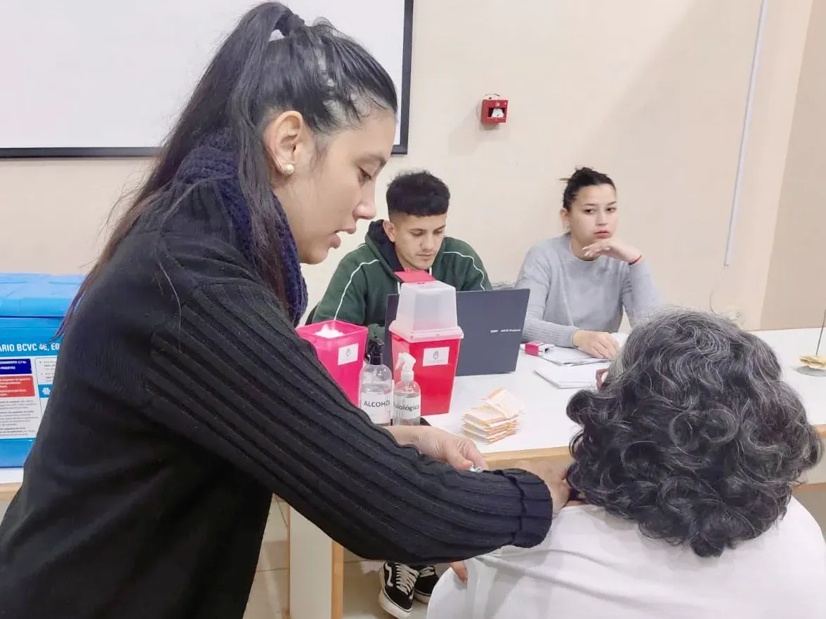 Jornada de vacunación gratuita para personas mayores de 60 años