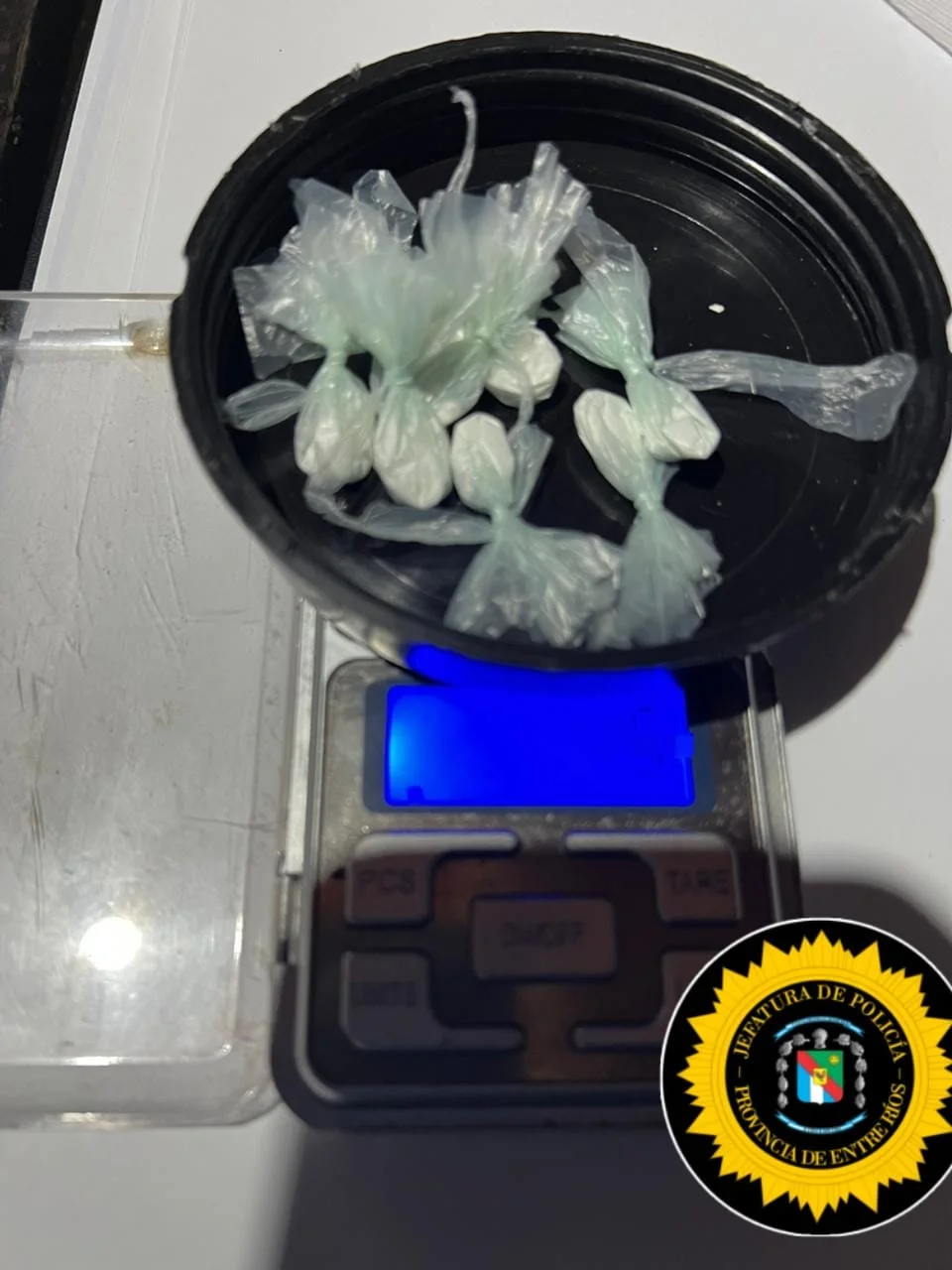 Cuatro allanamientos por narcomenudeo terminaron con un detenido y el secuestro de cocaína y dinero - 1
