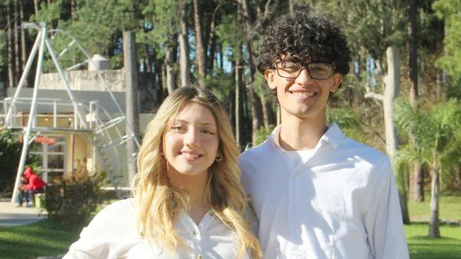 Esc. ESTEBAN ZORRAQUIN: PRISCILA OSORIO y LUCIANO VEGA