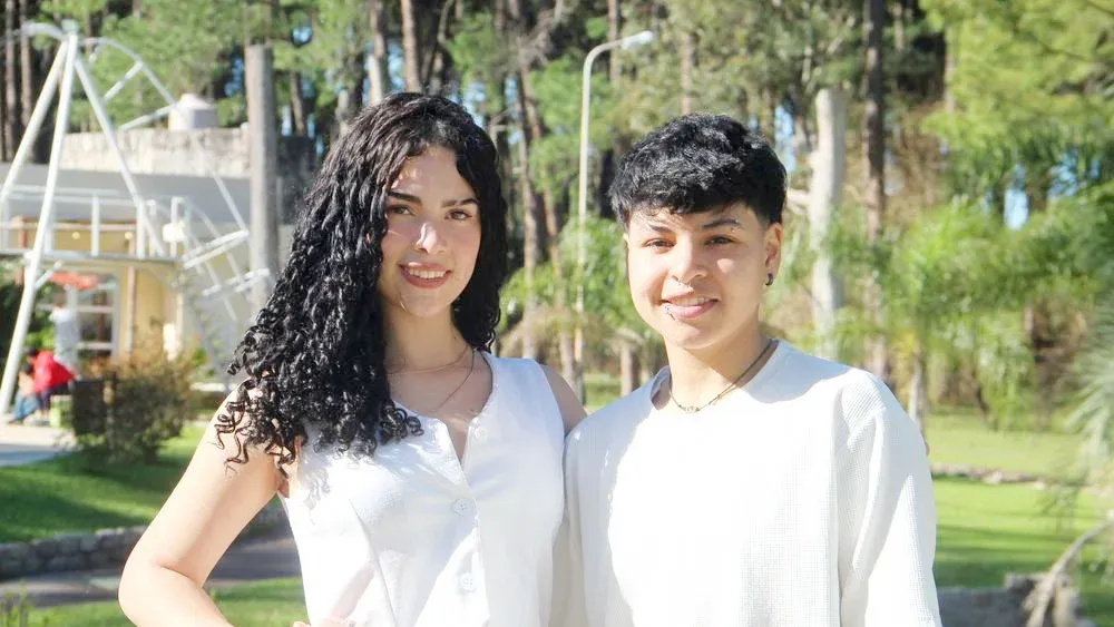 Esc. GERARDO YOYA: BRISA MÉNDEZ y URIEL BURGHI
