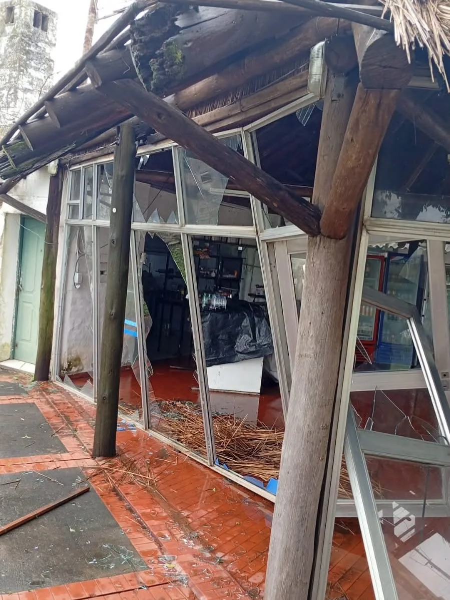 El Club Salto Grande sufrió importantes destrozos por la tormenta - 2
