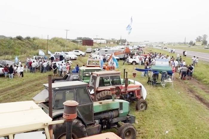 Nuevo Tractorazo Al Costado De La Panamericana El Heraldo