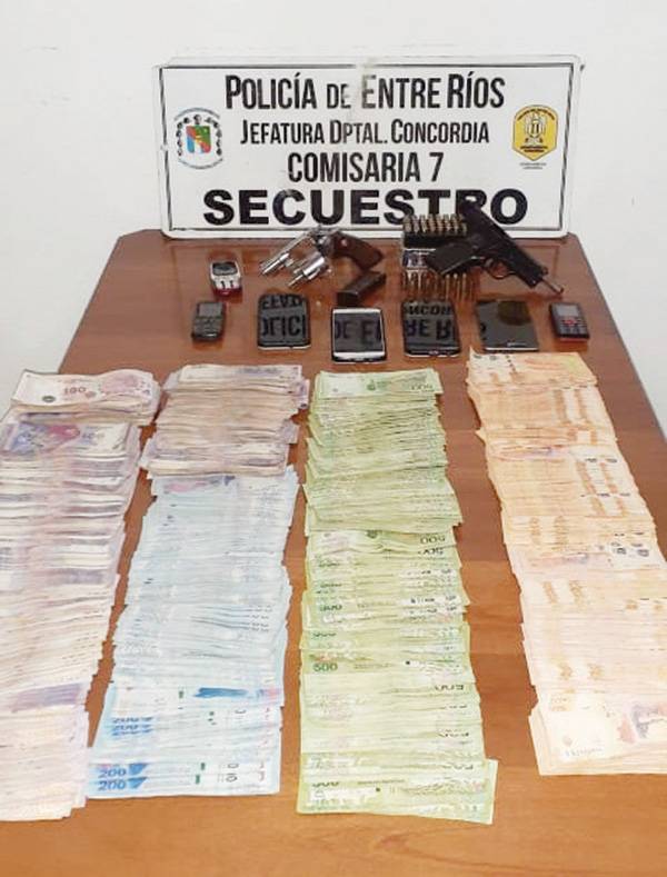 En allanamientos secuestraron armas, plantas de marihuana e importante suma de dinero