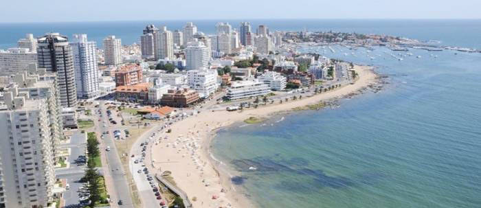 Uruguay analiza abrir  el turismo en octubre