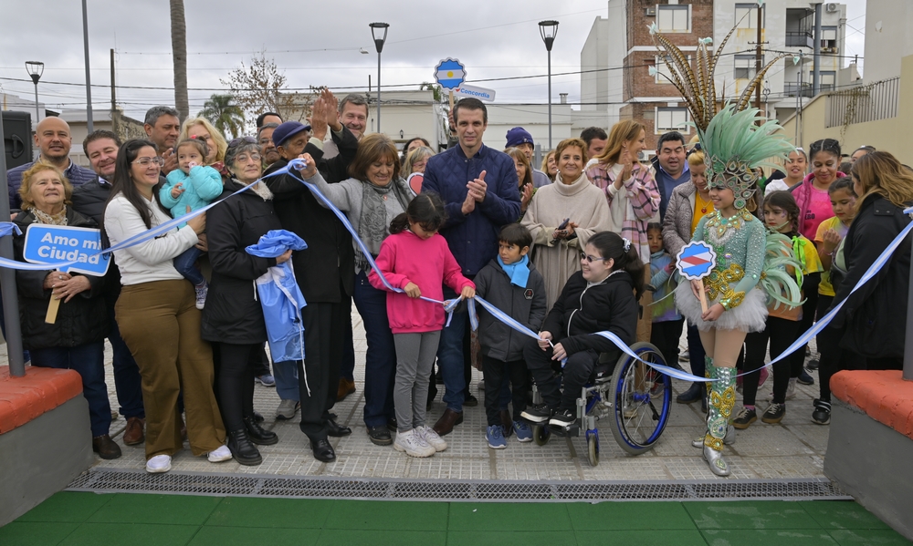 Los vecinos celebraron la recuperación y renovación de la Plaza Sol