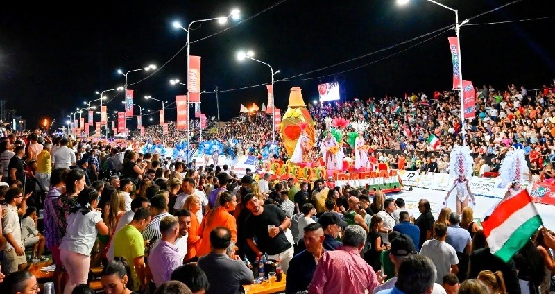 Presentación oficial del Carnaval de Concordia en el Centro de Convenciones